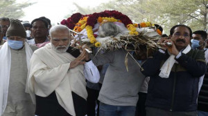 100 साल की उम्र में प्रधानमंत्री नरेंद्र मोदी की मां हीराबेन मोदी का हुआ निधन